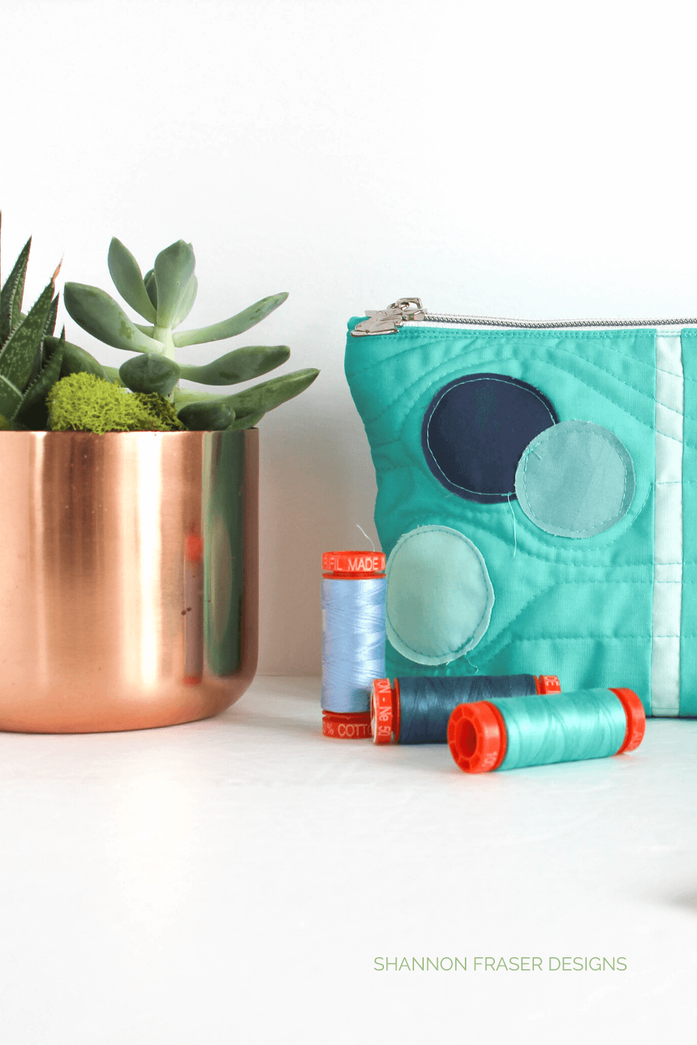Quilting details on the Pale Blue Dot zip pouch made featuring raw edge appliqué circles for the Slice and Stitch Challenge 2021 | Shannon Fraser Designs #zippouch #madebyhand #diy
