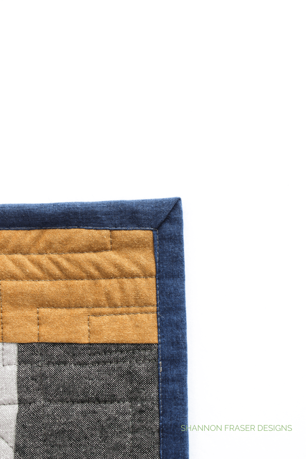 Machine binding details on the Improv quilted pet food placemat I made for Pips. See more on the blog. #quiltedplacemat #quiltingforpets